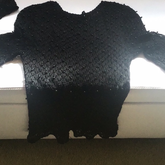 ⬇️Price Dropped ⬇️Vintage slip on black crotched top with black pearls - Picture 3 of 5